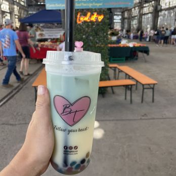 Rail Yards Market - Jasmine tea with oatmilk and butterfly pea flower from Bing Tea! - Farmers Market Near Me - Albuquerque, New Mexico