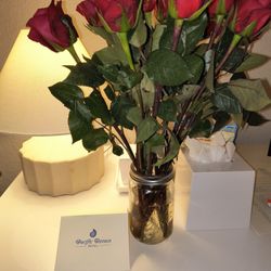 Pacific Terrace Hotel - Celebrating our anniversary they left us these flowers and a nice note
