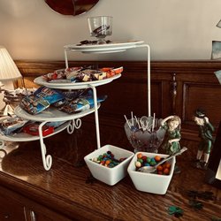 Equinox Inn at Canyon Lake - Snacks for the guests