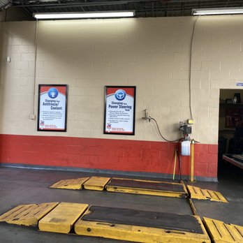 Valvoline Instant Oil Change - Clean and the staff are professional and respectful!!! - Oil Change Stations Near Me - Union Park, Florida Valvoline Instant Oil Change - Clean and the staff are professional and respectful!!! - Oil Change Stations Near Me - Union Park, Florida