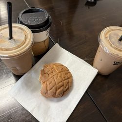 Xocolate Coffee - Coffee and a chocolate concha