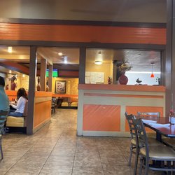Los Reyes De La Torta - Dining room