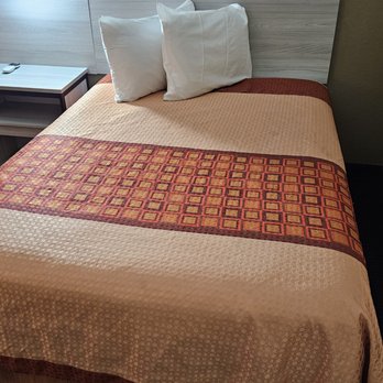 Travel Inn & Suites - Twin bed. - Hotels Near Me - Flemington, New Jersey