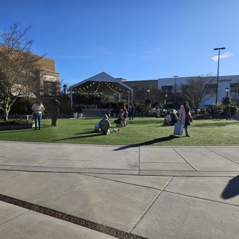 University Village - Green area - Shopping Centers Near Me - Seattle, Washington University Village - Green area - Shopping Centers Near Me - Seattle, Washington