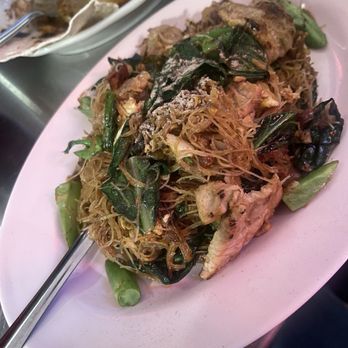 Holy Basil - Pad see ew - Thai Near Me - Los Angeles, California