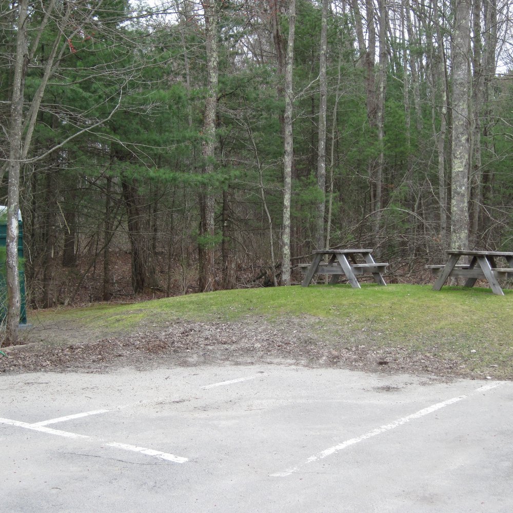 The Landing Store - Outdoor seating area. - Convenience Stores Near Me - Kennebunk, Maine