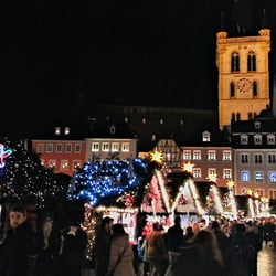 Trierer Weihnachtsmarkt - Weihnachtsbuden auf dem Hauptmarkt