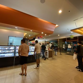 85°C Bakery Cafe - 9/2020 Busy as ever during COVID - Coffee & Tea Near Me - Chino Hills, California