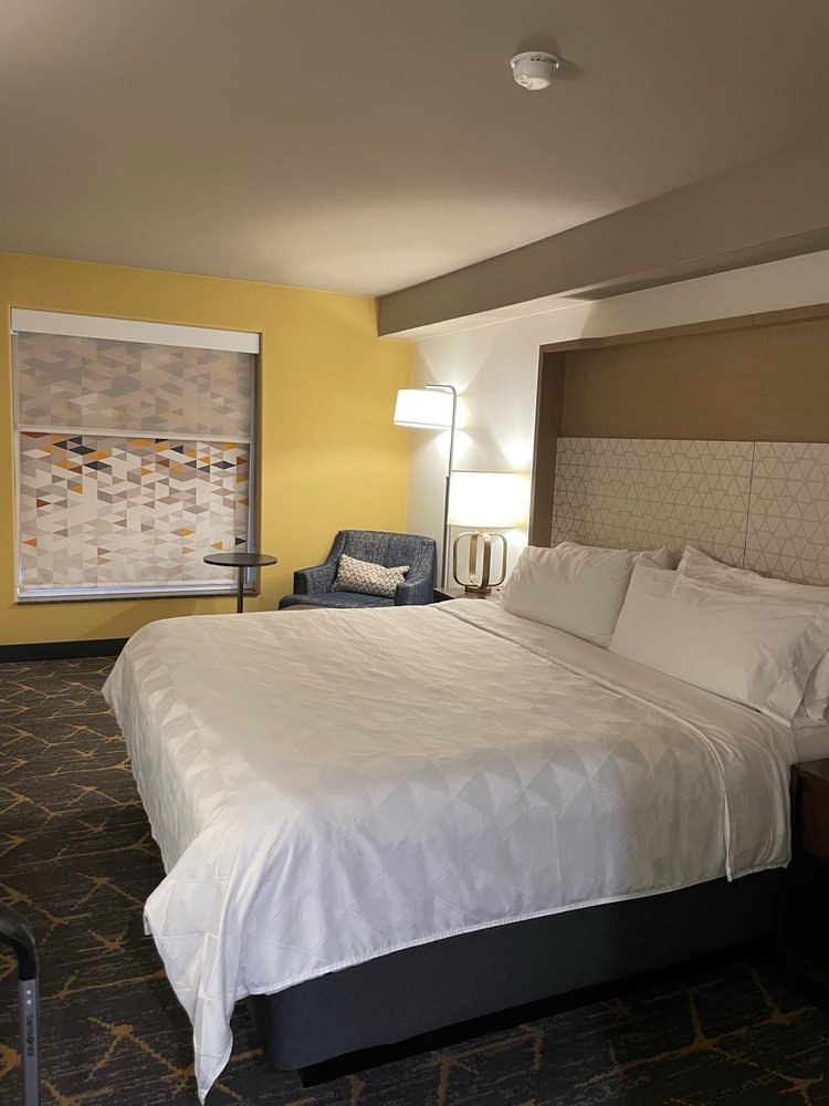 Holiday Inn & Suites Oakland - Airport