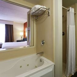 Hilton Garden Inn Secaucus/Meadowlands - Guest room bath