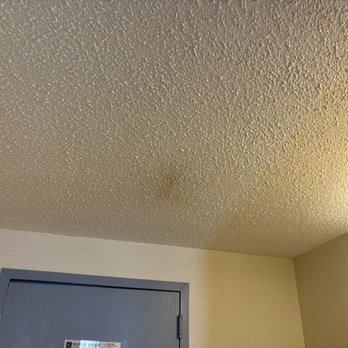Quality Inn and Suites - Stains on the ceiling - Hotels Near Me - Ruther Glen, Virginia Quality Inn and Suites - Stains on the ceiling - Hotels Near Me - Ruther Glen, Virginia