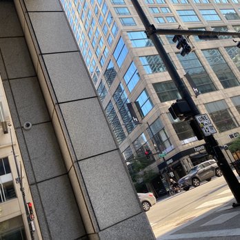 Starbucks - a street corner with a tall building in the background - Coffee & Tea Near Me - Chicago, Illinois