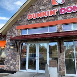 Dunkin' - Front entrance