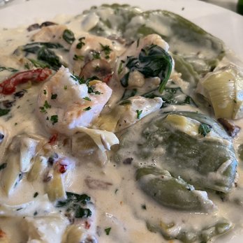 Chef Alfredo's Ristorante Italiano - Spinach florentine ravioli with Shrimp and Alfredo sauce - Italian Near Me - Cedar City, Utah Chef Alfredo's Ristorante Italiano - Spinach florentine ravioli with Shrimp and Alfredo sauce - Italian Near Me - Cedar City, Utah