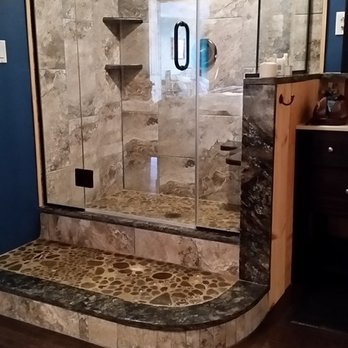 Milly's Inn - Large enclosed shower with two steps leading to it. - Bed & Breakfast Near Me - Wilson, New York
