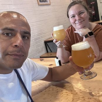 Cervecería Insurgente - Con mi esposa disfrutando - Breweries Near Me - Tijuana, BCN