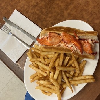 Karen's Main Street Diner - Diners Near Me - Calais, Maine
