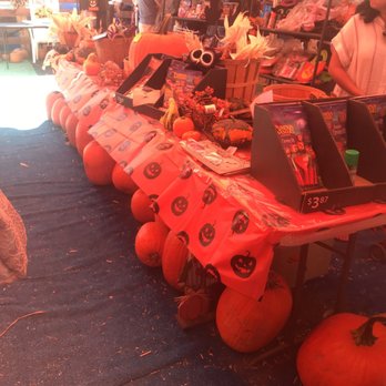 Mr Jack O' Lanterns Pumpkins - Having fun picking pumpkins - Christmas Trees Near Me - Brea, California