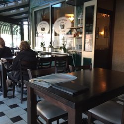 Dynasty - De serre en zicht op het restaurant van binnen