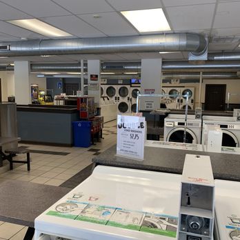 Bayview Laundromat MKE - View from the front - Laundromat Near Me - Milwaukee, Wisconsin Bayview Laundromat MKE - View from the front - Laundromat Near Me - Milwaukee, Wisconsin