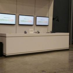 Hub 757 - Check in area.