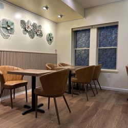 EE-Sane Thai Cuisine - Back seating area