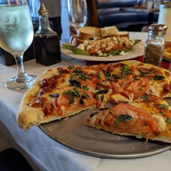 Harbor Pub & Pizza - Quite literally THE BEST pizza I've EVER had. - Pizza Near Me - Honolulu, Hawaii