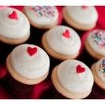 Sweet Ride - Vanilla Bean Cupcake! - Desserts Near Me - Northbrook, Illinois