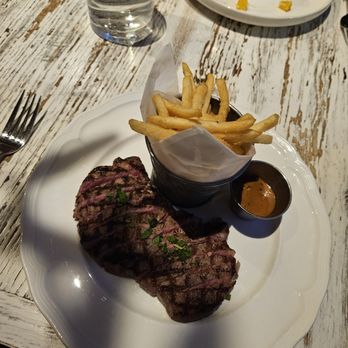 Le Sud Mediterranean Kitchen - Steak & frites - Mediterranean Near Me - Chicago, Illinois Le Sud Mediterranean Kitchen - Steak & frites - Mediterranean Near Me - Chicago, Illinois