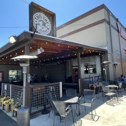 the outside of a restaurant