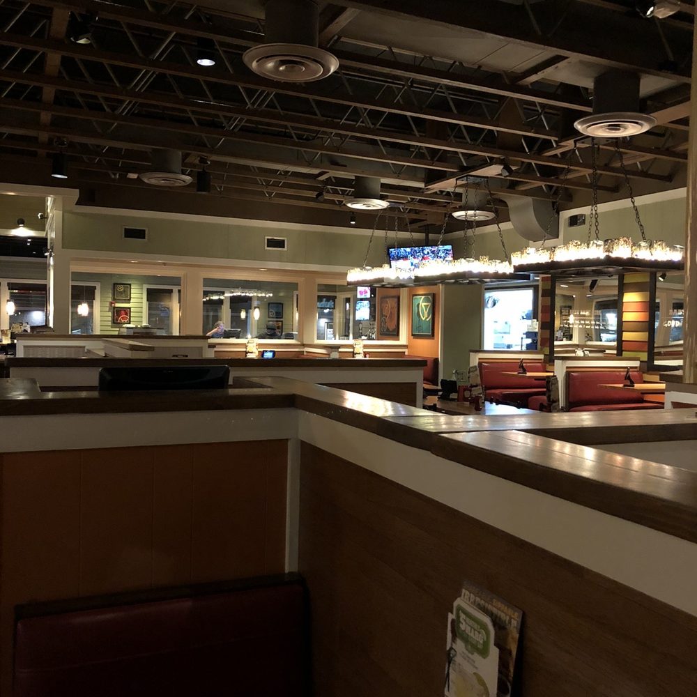 Chili's - Looking over dining area - Tex-Mex Near Me - Pittsburgh, Pennsylvania Chili's - Looking over dining area - Tex-Mex Near Me - Pittsburgh, Pennsylvania