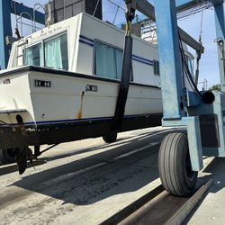 Townsend's Marina - My 36' 12 ton Houseboat being hauled to work on at Townsends Marina
