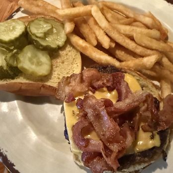 Wee Pub Beach - Bacon Cheeseburger - Irish Pub Near Me - Jekyll Island, Georgia