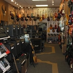 American Guitar & Band - Main showroom, partial view