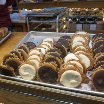 Savannah's Candy Kitchen - Desserts Near Me - Nashville, Tennessee Savannah's Candy Kitchen - Desserts Near Me - Nashville, Tennessee
