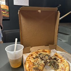 Piola Express - Pizza was decent. Fresh and made to order. I would try other things in the menu.
