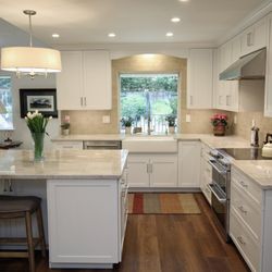 SHAKER WHITE CABINETS