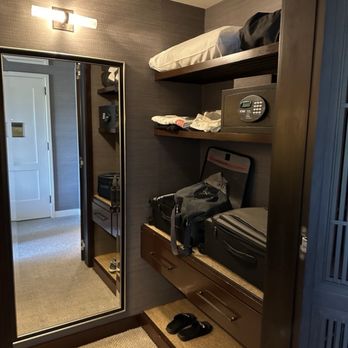 Rosewood Sand Hill - Walk in closet - Hotels Near Me - Menlo Park, California