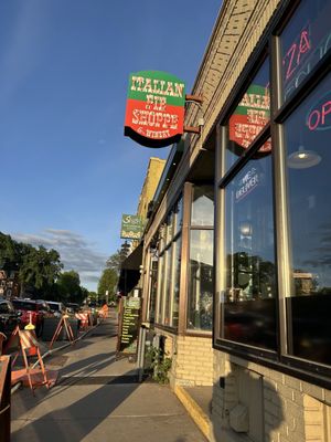 The Italian Pie Shoppe by null