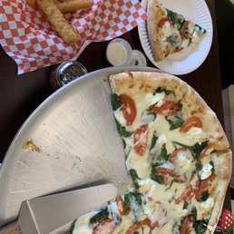 White pizza deluxe, zucchini fries White pizza deluxe, zucchini fries