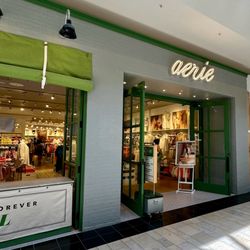 Aerie - Front entrance to store