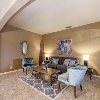 2020 Home Staging - Living room staged - Home Staging Near Me