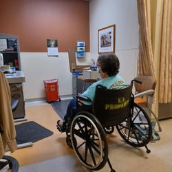 Naval Hospital Pensacola - The visit after my honey badly sprained her ankle.