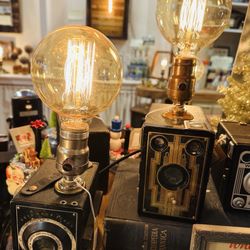 Junk Girls - Beautiful light fixtures