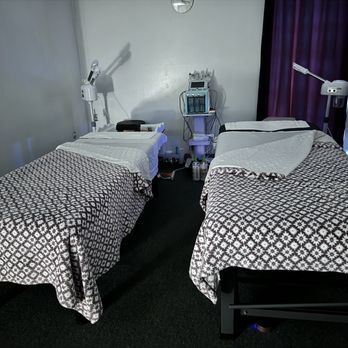Evie's Beauty & Wellness - The 2person room that they hate preparing and will lie that it's occupied so they don't have to move equipment or water. - Massage Therapy Near Me - Garden Grove, California Evie's Beauty & Wellness - The 2person room that they hate preparing and will lie that it's occupied so they don't have to move equipment or water. - Massage Therapy Near Me - Garden Grove, California