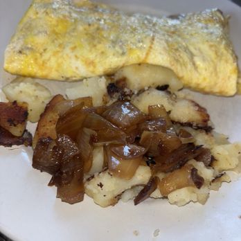 Blueplate - Cheese Omelet with Fillings - New American Near Me - Mullica Hill, New Jersey Blueplate - Cheese Omelet with Fillings - New American Near Me - Mullica Hill, New Jersey