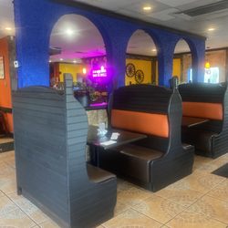 Los Mezcales Mexican Bar & Grill