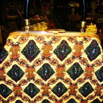 Petersons Antiques - Elsie Tu nahd beaded purse - Antiques Near Me - Overland Park, Kansas Petersons Antiques - Elsie Tu nahd beaded purse - Antiques Near Me - Overland Park, Kansas