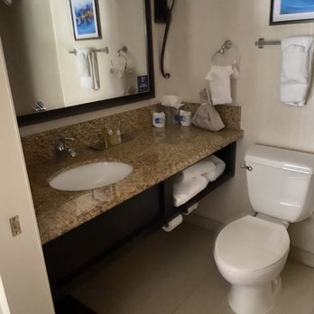 DoubleTree by Hilton Hotel Claremont - Hotels Near Me - Claremont, California