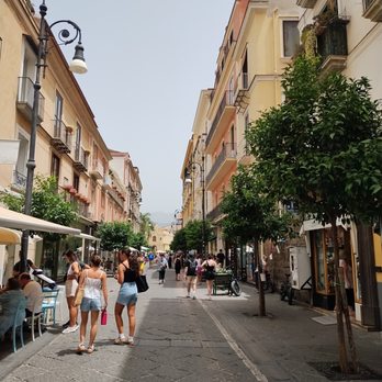 Tiber Limousine Service - Shopping area in Sorrento - Tours Near Me - RM, RM